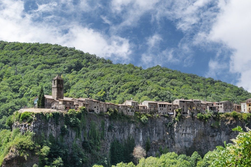castellfollit de la roca, mountain, landscape-7443350.jpg